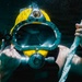 U.S. Navy and Royal New Zealand Navy divers conduct salvage training