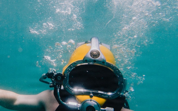 U.S. Navy and Royal New Zealand Navy divers conduct salvage training