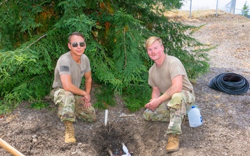 Oregon Guard Soldiers lend a hand at Salvation Army Hope House