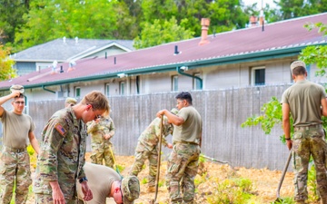 Oregon Guard Soldiers lend a hand at Salvation Army Hope House