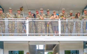 Oregon Guard Soldiers lend a hand at Salvation Army Hope House
