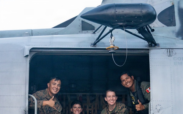 U.S. Marines, Peruvian Navy service members refuel SH-3 Sea King helicopter
