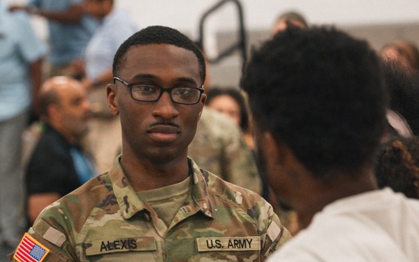 Signal Soldiers support security