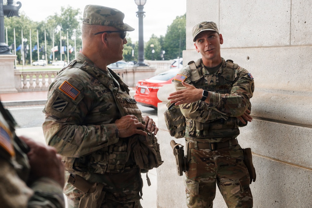 DCNG Commanding General Visits JTF-DC National Guardsmen