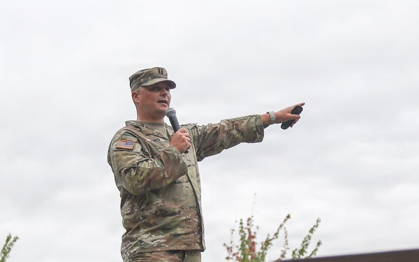 Oregon National Guard community ruck march strengthens ties while helping local families
