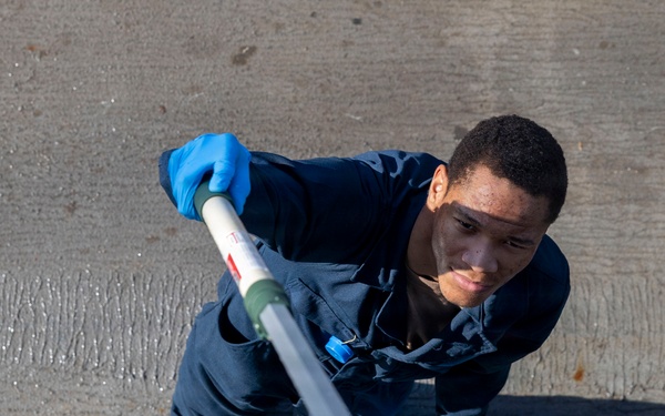 DDG 117 Conducts FWWD