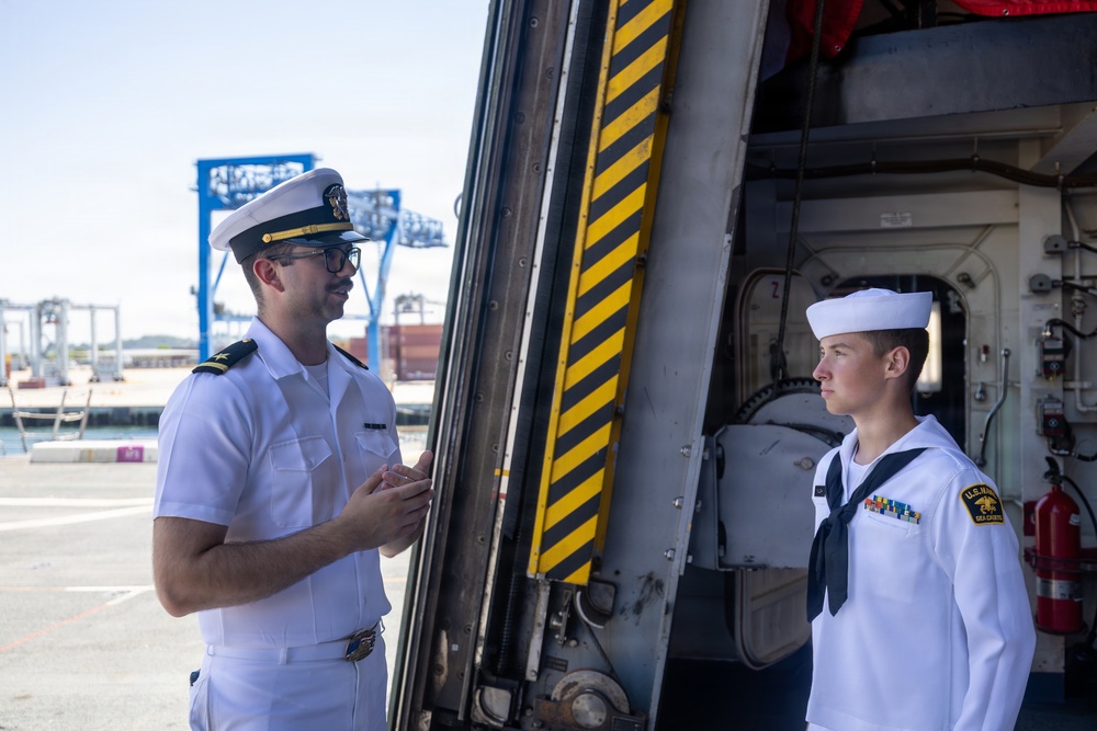 Public Tours Aboard USS Arlington (LPD 24)