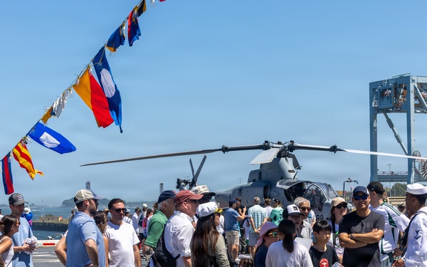 Public Tours Aboard USS Arlington (LPD 24)