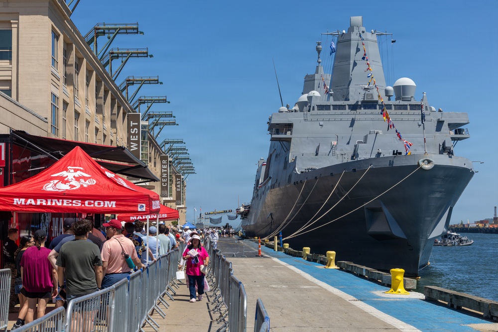 Public Tours Aboard USS Arlington (LPD 24)