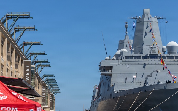 Public Tours Aboard USS Arlington (LPD 24)