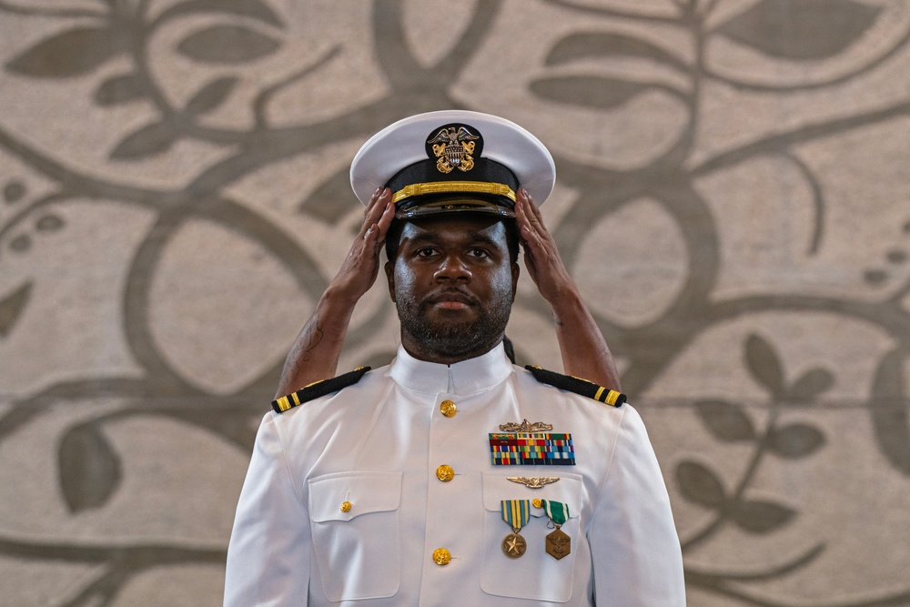 Lt. j.g. Keldrick Averhart commissioning ceremony
