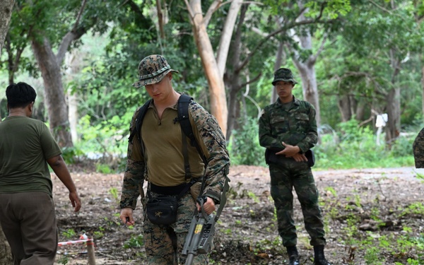 Marines Conduct Mine Detection Training