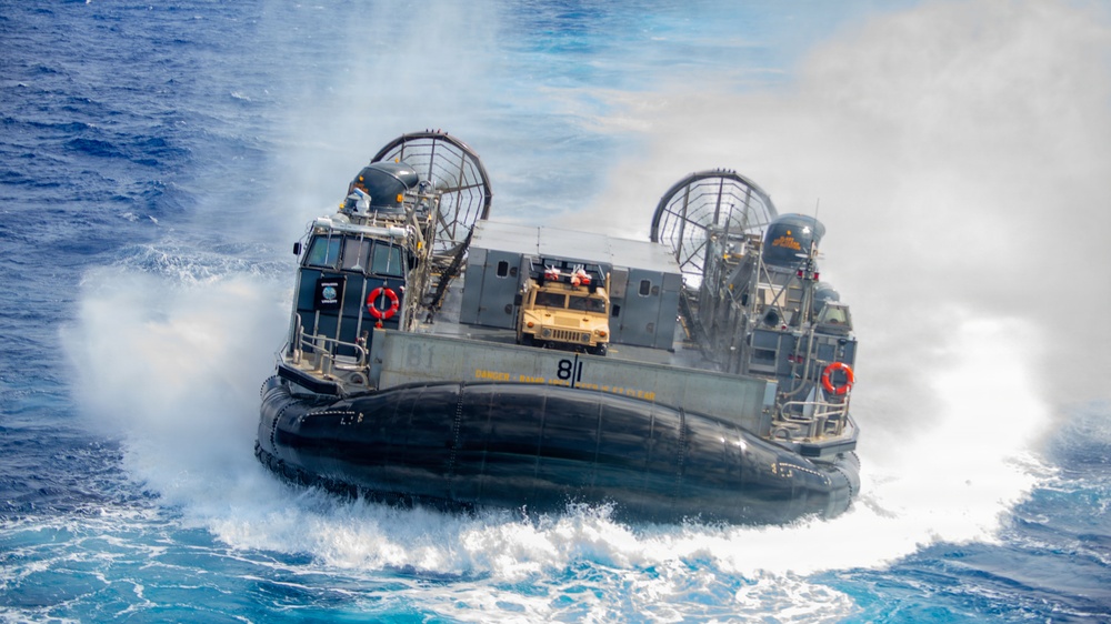 USS Essex conducts LCAC operations