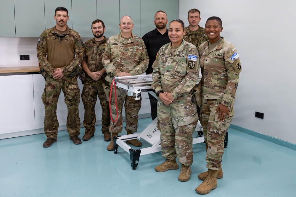 KFOR RC-E presents veterinary equipment to local clinic
