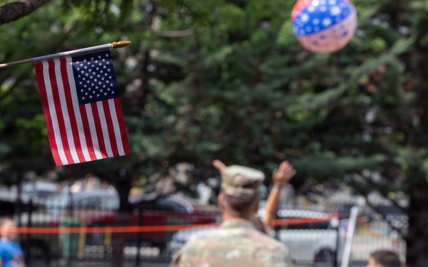 Future School students celebrate U.S. Independence Day with KFOR RC-E Soldiers