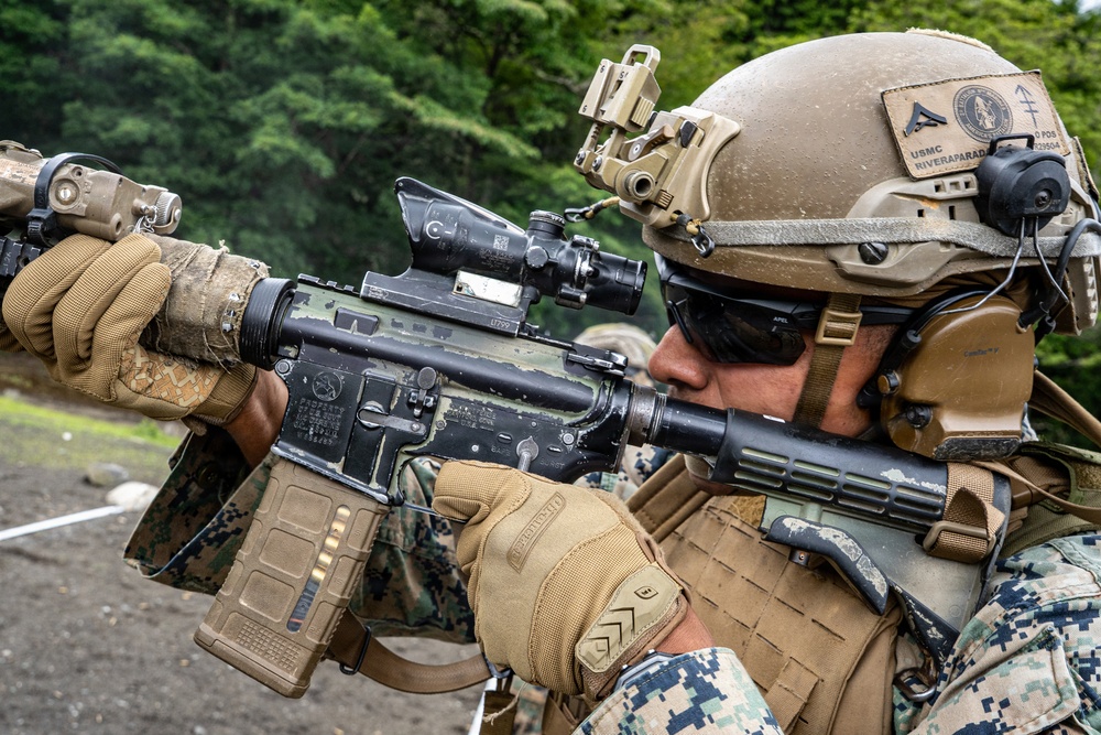 Fuji Viper 26.3 | U.S. Marines Conduct a Short- and Long-Bay Live-Fire Range