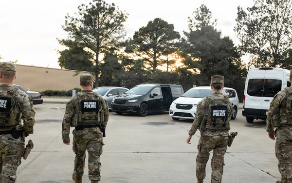 U.S. Army Soldiers with the Tennessee National Guard patrol Memphis