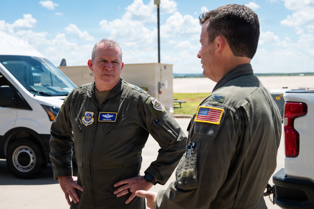 40th AS receives Gallant Unit Citation from 18th AF commander