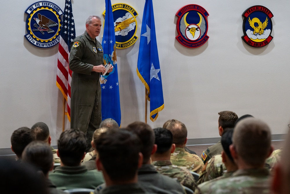 40th AS receives Gallant Unit Citation from 18th AF commander