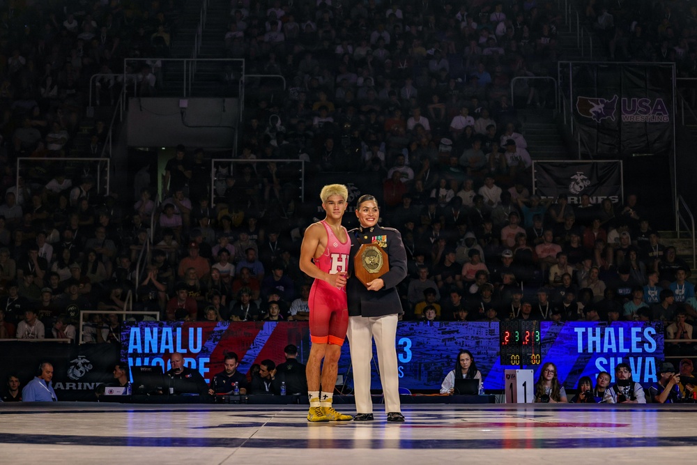 Marines Present Awards During Freestyle Finals