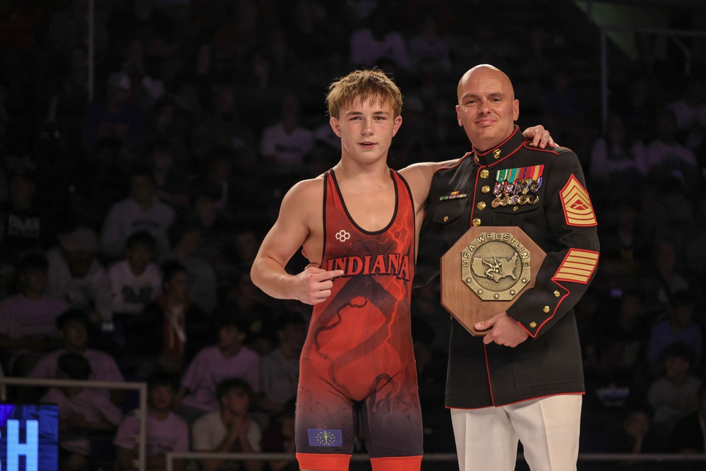 Marines Present Awards During Freestyle Finals