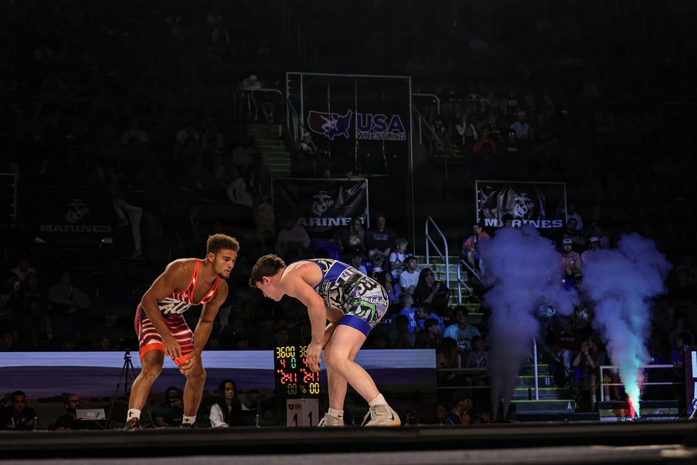 Marines Present Awards During Freestyle Finals