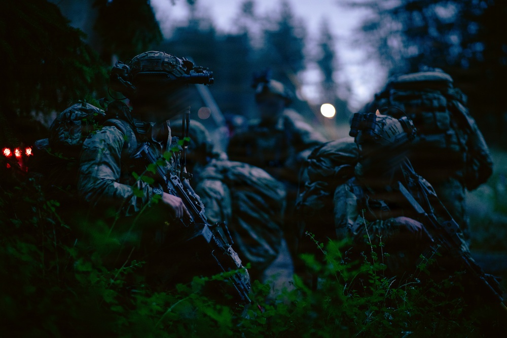 1st Special Forces Group (Airborne) conducts night infiltration training during Tahoma Strike