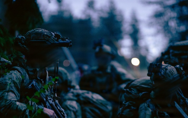 1st Special Forces Group (Airborne) conducts night infiltration training during Tahoma Strike