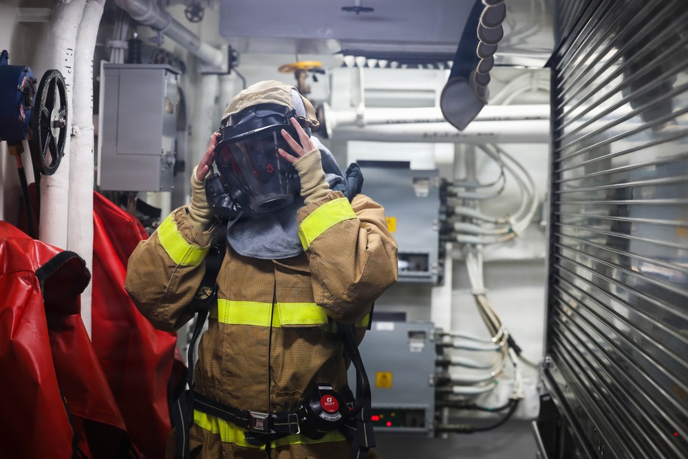 USS Carl M. Levin conducts damage control drill during RIMPAC 26