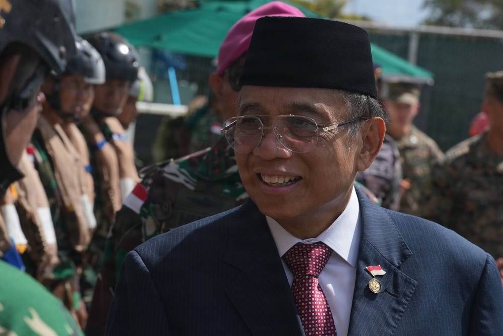 Indonesian ambassador visits 15th MEU, Indonesian marines