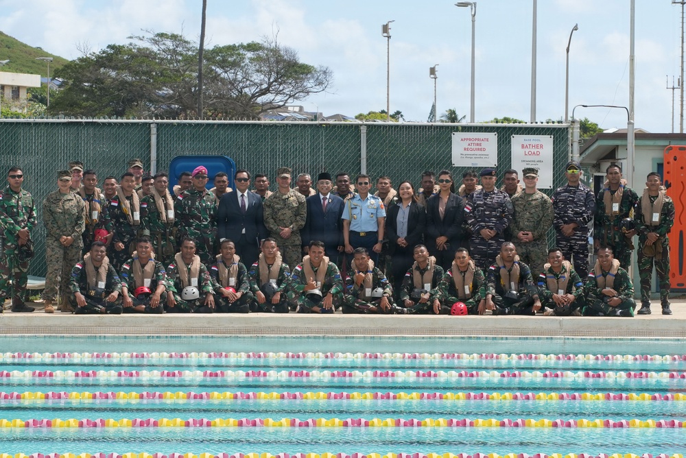 Indonesian ambassador visits 15th MEU, Indonesian marines