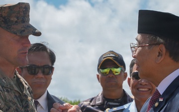 Indonesian ambassador visits 15th MEU, Indonesian marines