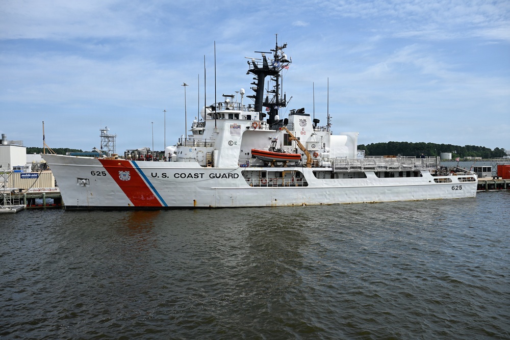 Coast Guard welcomes two cutters to new Virginia homeport