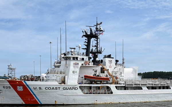 Coast Guard welcomes two cutters to new Virginia homeport