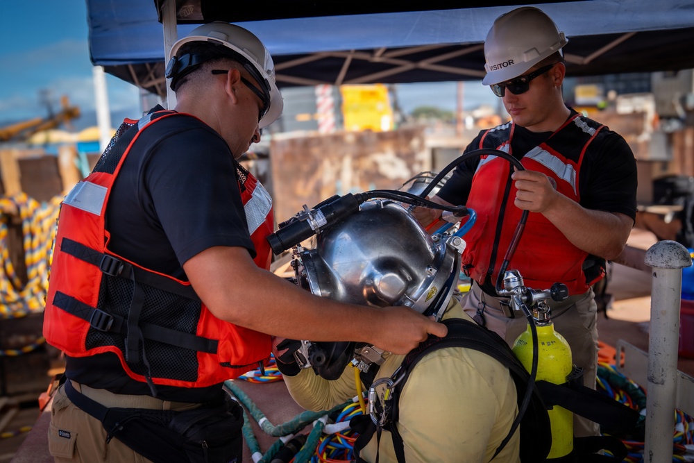 U.S. Army Deep Sea Divers Conduct Underwater Operations at Dry Dock 5 (P-209)