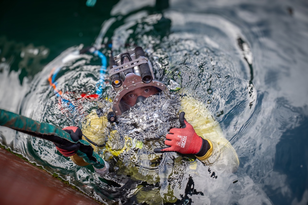 U.S. Army Deep Sea Divers Conduct Underwater Operations at Dry Dock 5 (P-209)