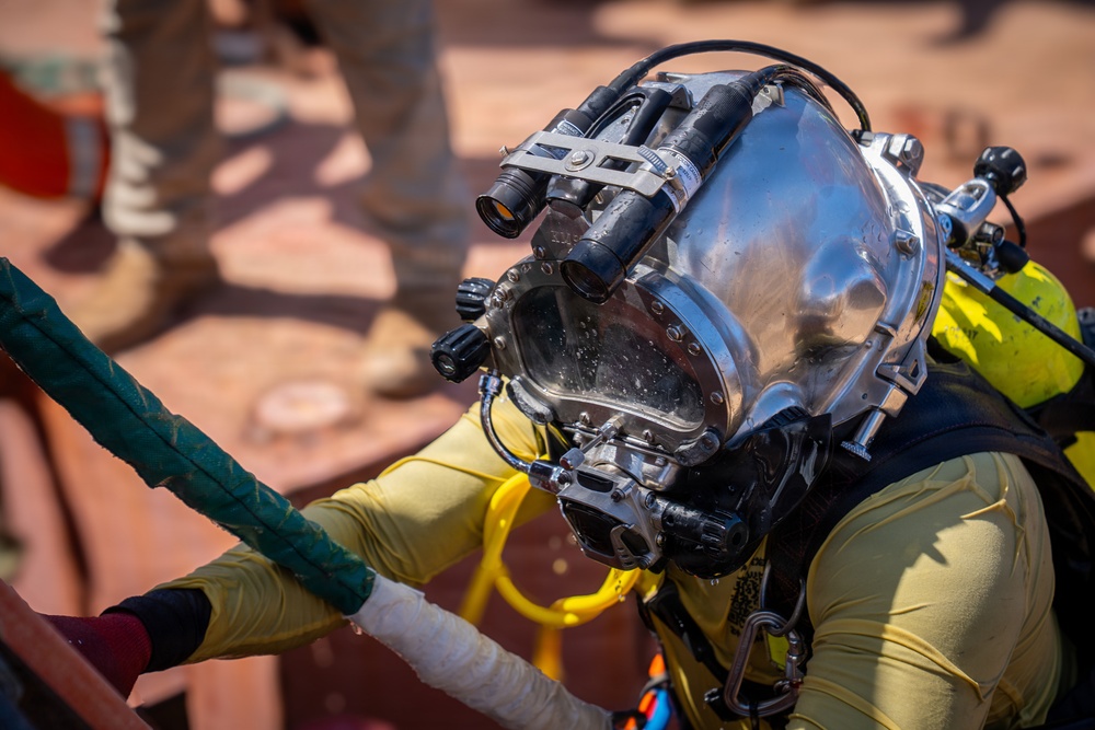 U.S. Army Deep Sea Divers Conduct Underwater Operations at Dry Dock 5 (P-209)