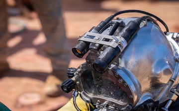 U.S. Army Deep Sea Divers Conduct Underwater Operations at Dry Dock 5 (P-209)