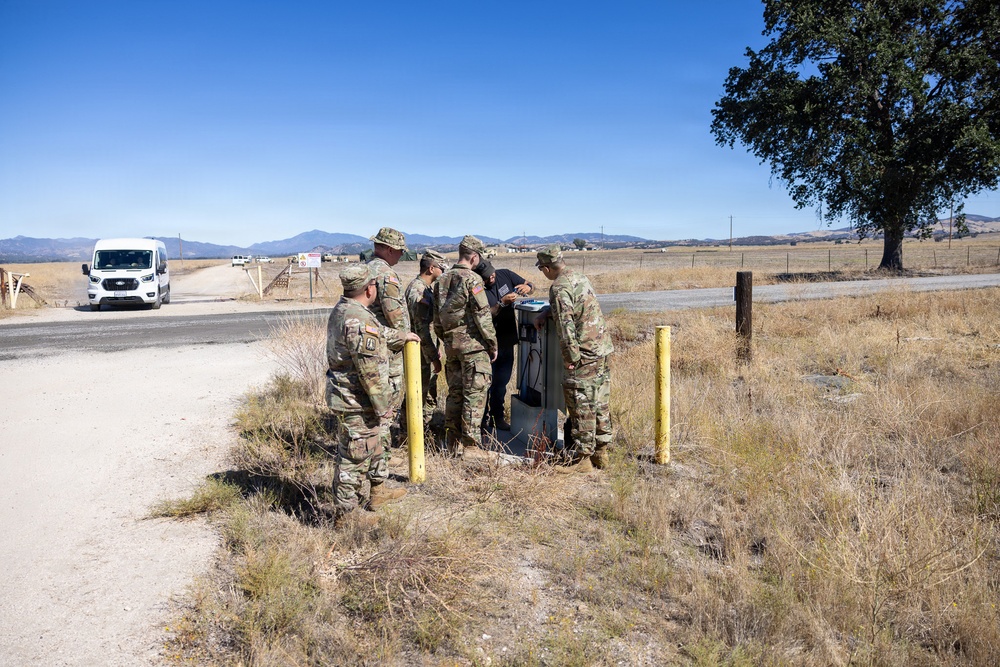 812th TIN-E Signal Company Supports CSTX 91-26-02 Operations at Fort Hunter Liggett