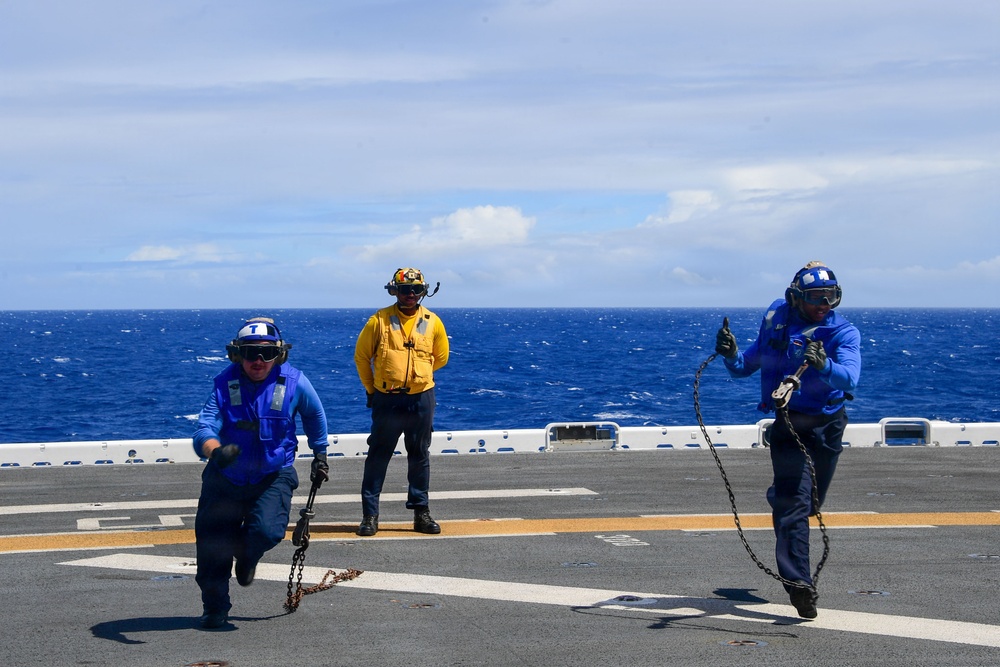 USS Essex Conducts Flight Ops
