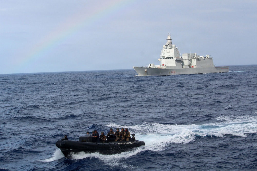 Royal Canadian Navy and Italian Navy conduct boarding exercise