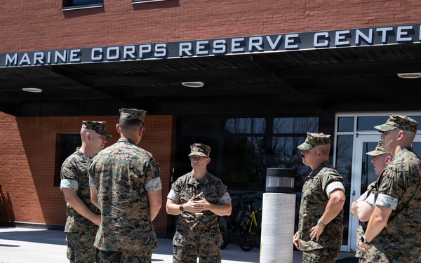 SMMC Ruiz visits MAG-41 Det C leadership, MWSS-471