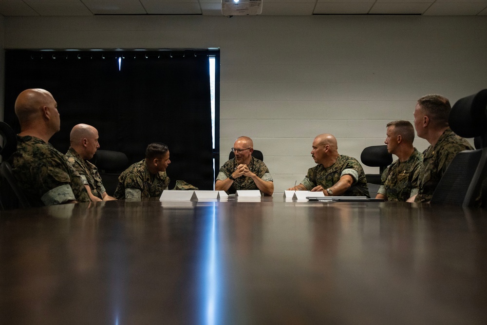 SMMC Ruiz visits MAG-41 Det C leadership, MWSS-471