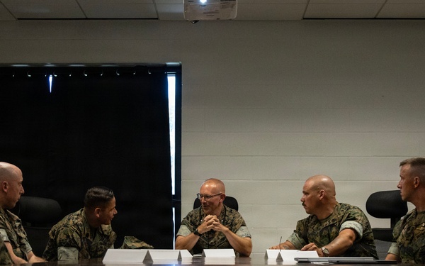 SMMC Ruiz visits MAG-41 Det C leadership, MWSS-471