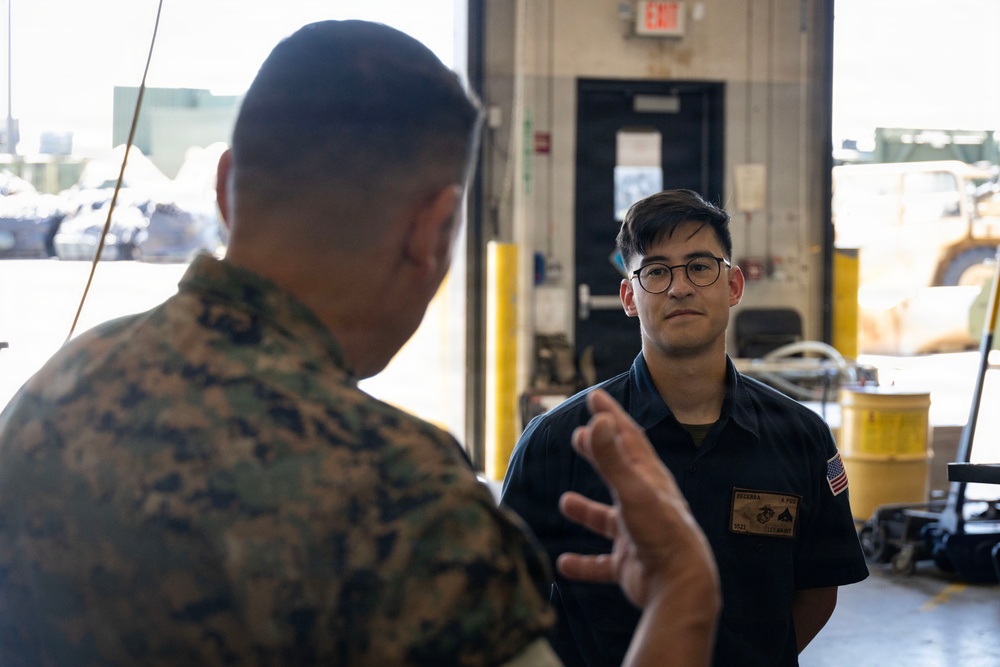 SMMC Ruiz visits MAG-41 Det C leadership, MWSS-471