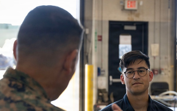 SMMC Ruiz visits MAG-41 Det C leadership, MWSS-471
