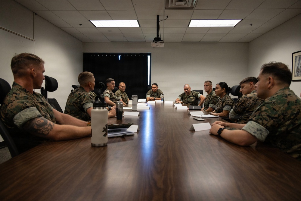 SMMC Ruiz visits MAG-41 Det C leadership, MWSS-471
