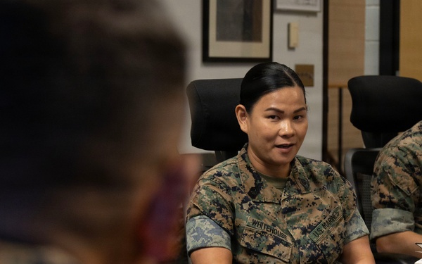 SMMC Ruiz visits MAG-41 Det C leadership, MWSS-471