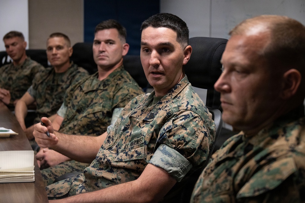 SMMC Ruiz visits MAG-41 Det C leadership, MWSS-471