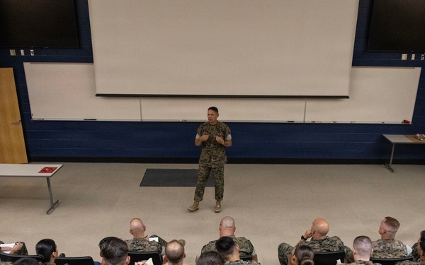 SMMC Ruiz visits MAG-41 Det C leadership, MWSS-471